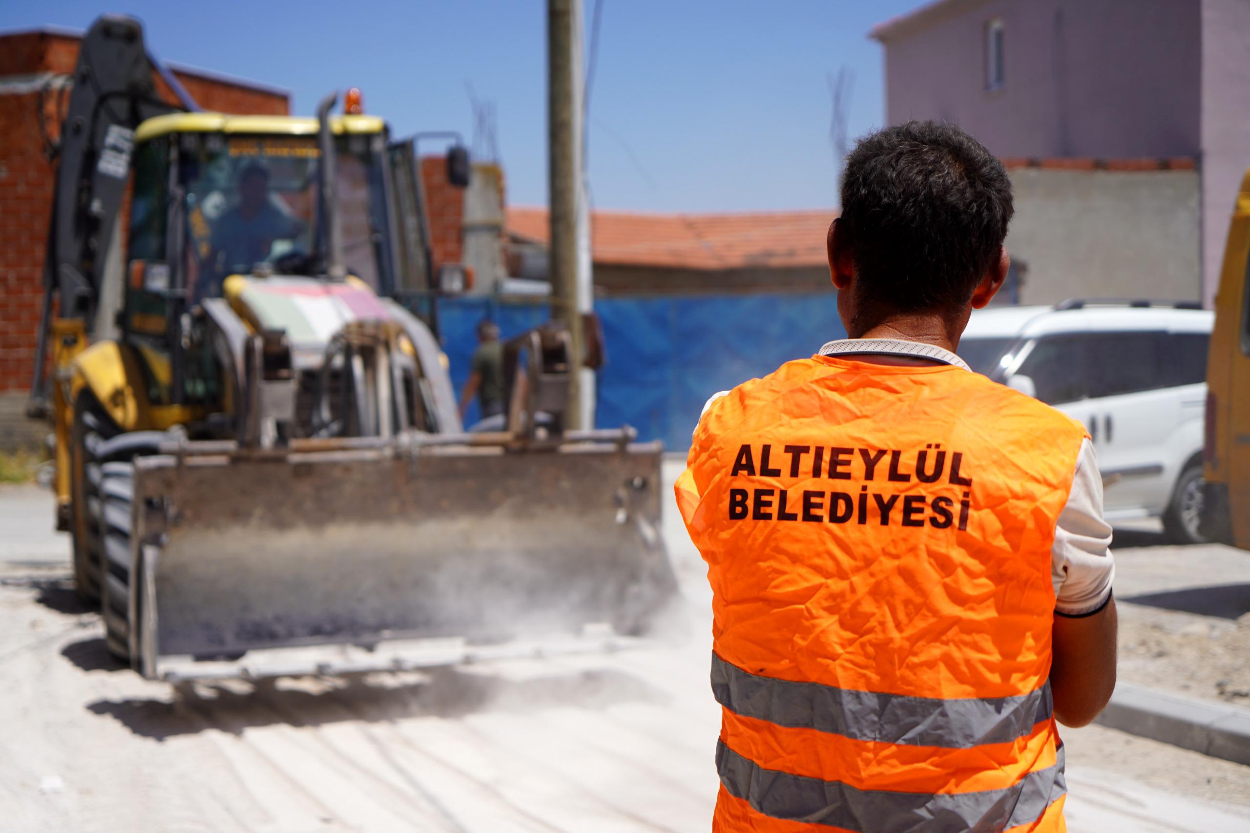 ALTIEYLÜL’DE EKİPLER TAM KADRO SAHADA